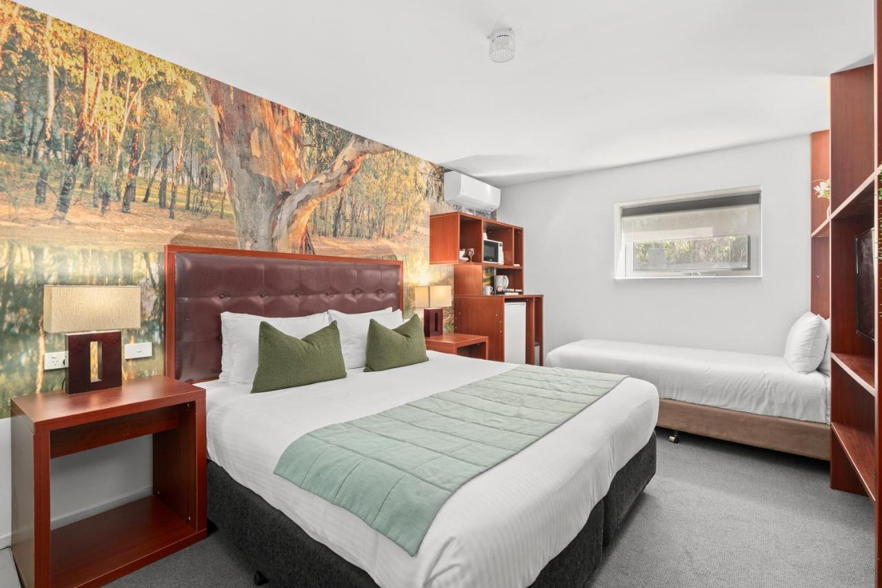 Grand Hotel And Studios Wyong Exterior photo