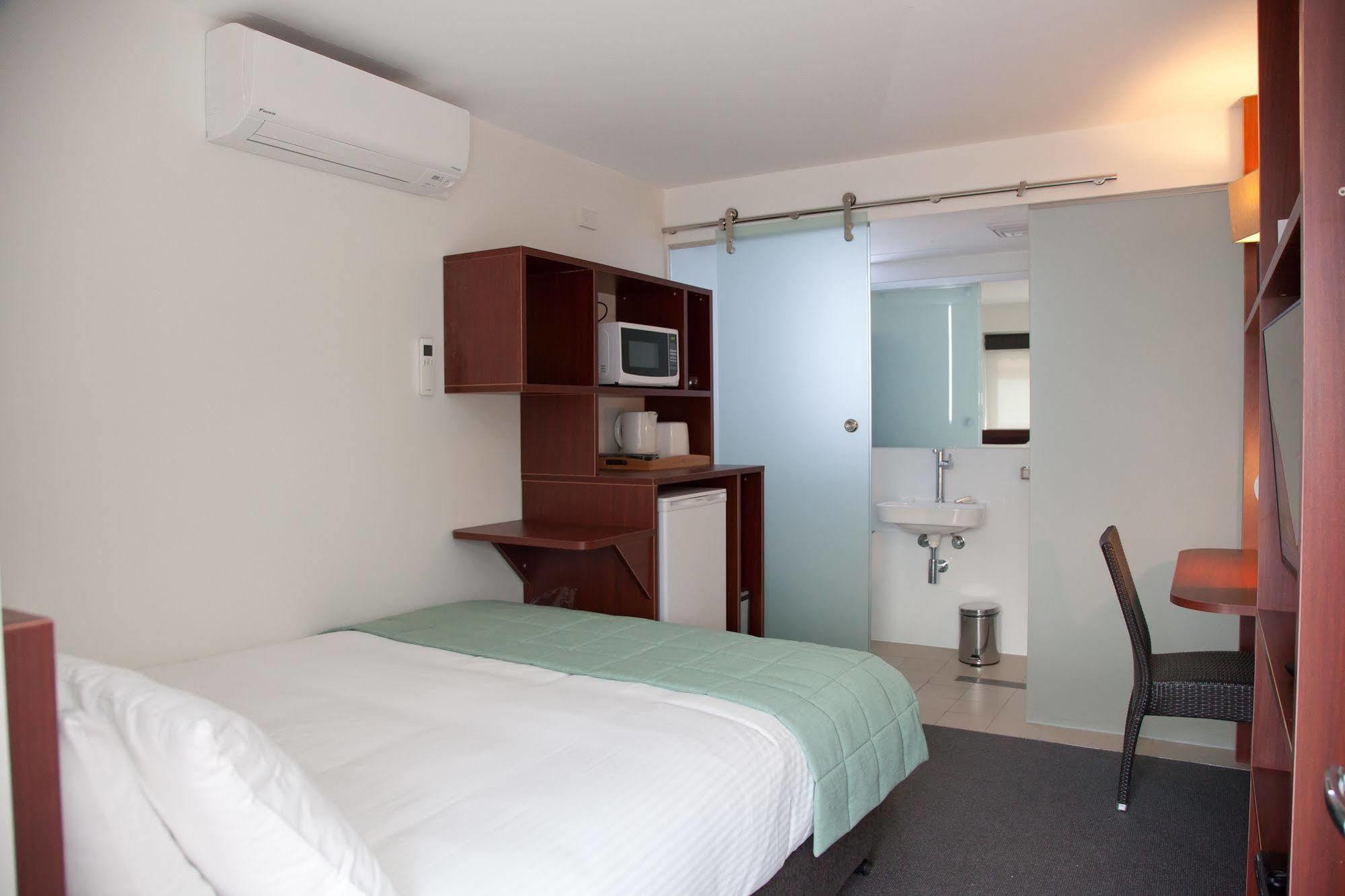 Grand Hotel And Studios Wyong Exterior photo